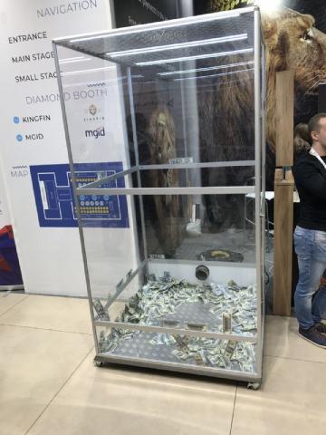 Фото Денежная Кабина